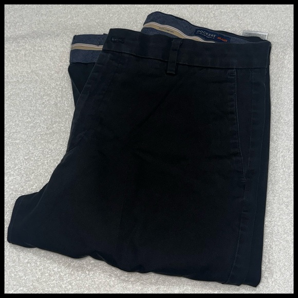 Dockers 🖤⚓️ Mens, Black, Khaki, Relaxed Fit, Wrinkle Free, 4 Pockets, Comfy ✌🏼 - Picture 4 of 16